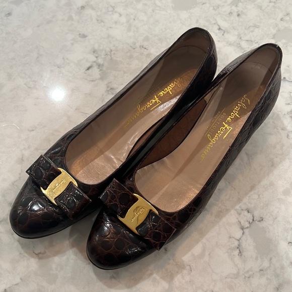 Salvatore Ferragamo Shoes - FERRAGAMO VARA LEATHER PUMPS